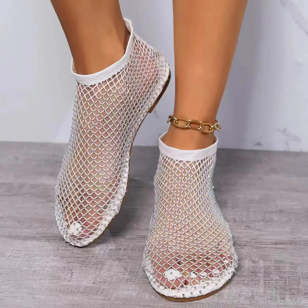 2024 New Women Luxury Brand Round Toe Flat Bottom Sandals Summer Hollow Short Boots Water Diamond Sexy Flat Bottom Shoes Sandals