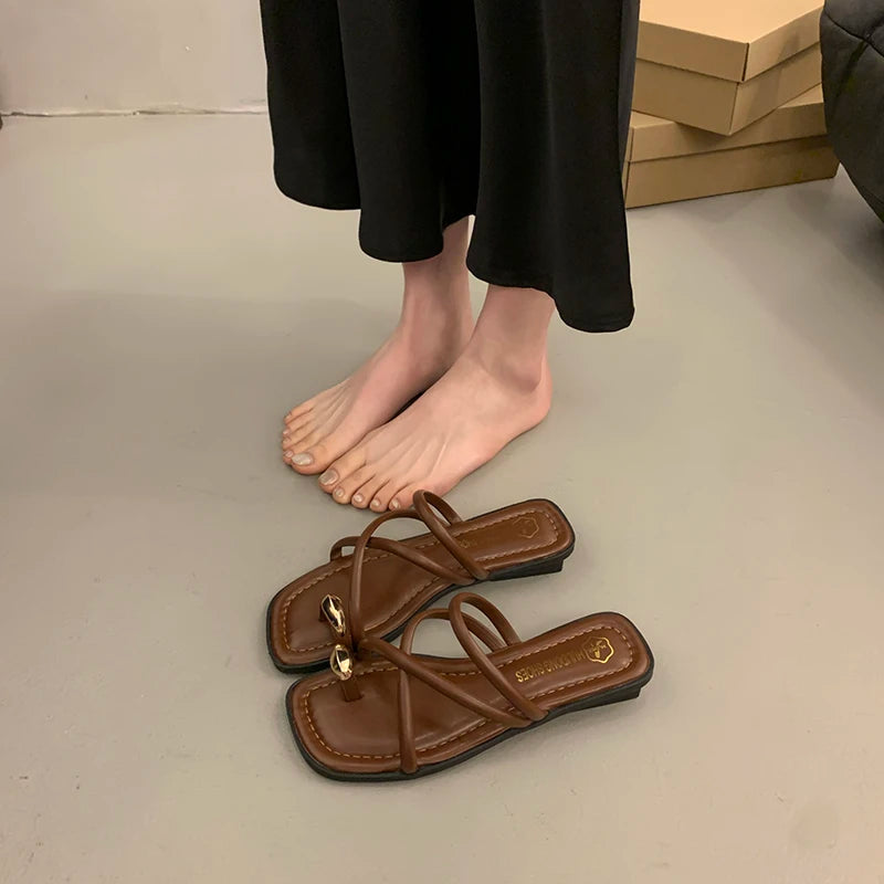French design sense niche design sandals 2024 summer internet famous flat bottomed slippers for women