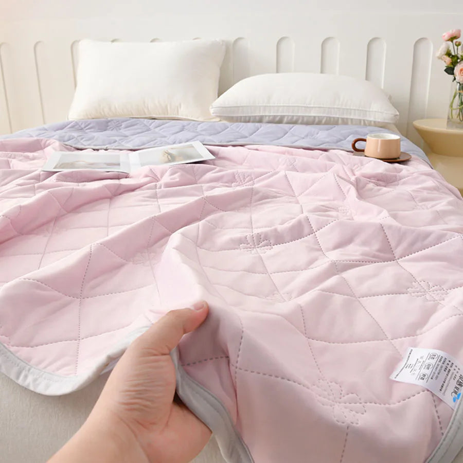 Ultra-Soft Summer Cooling Blanket - Lightweight, Breathable ,Easy Care Cooling Blanket For Hot Sleepers Cooling Thin Quilt