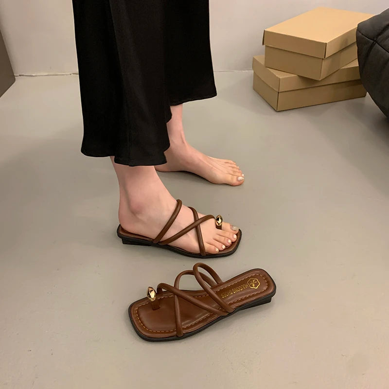 French design sense niche design sandals 2024 summer internet famous flat bottomed slippers for women