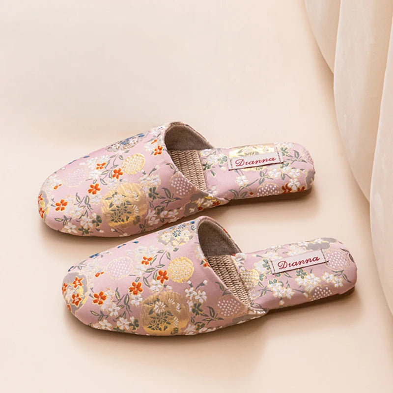 Fashion Embroidered Slippers Women's Home Indoor Shoes Anti-Slip Comfortable Breathable Slip-On Sandals Women Slippers New