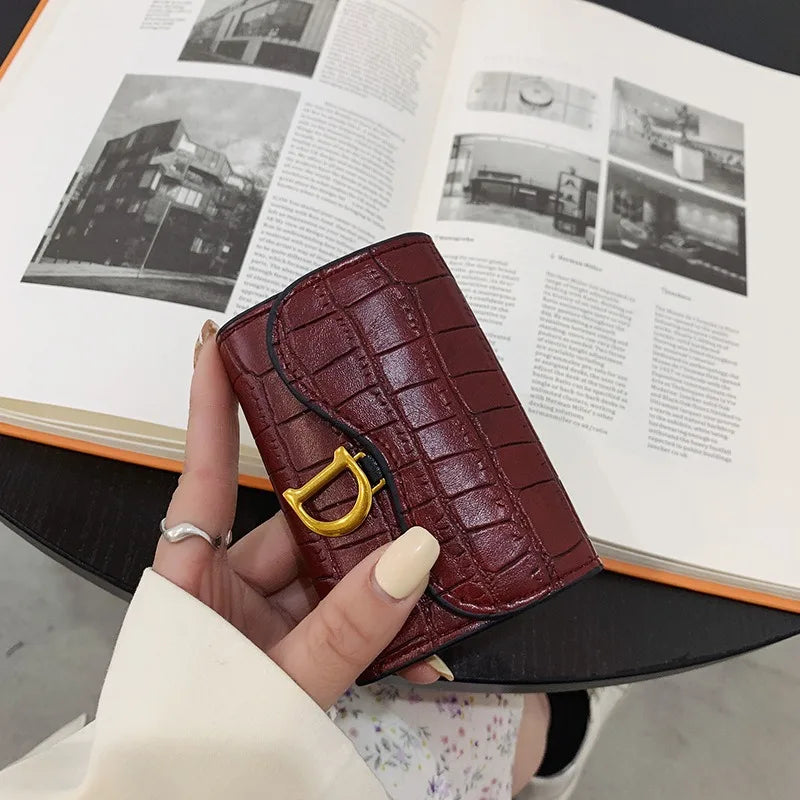 New wallet for women, compact and stylish, crocodile pattern, large capacity, multiple card slots, ultra-thin, short design.