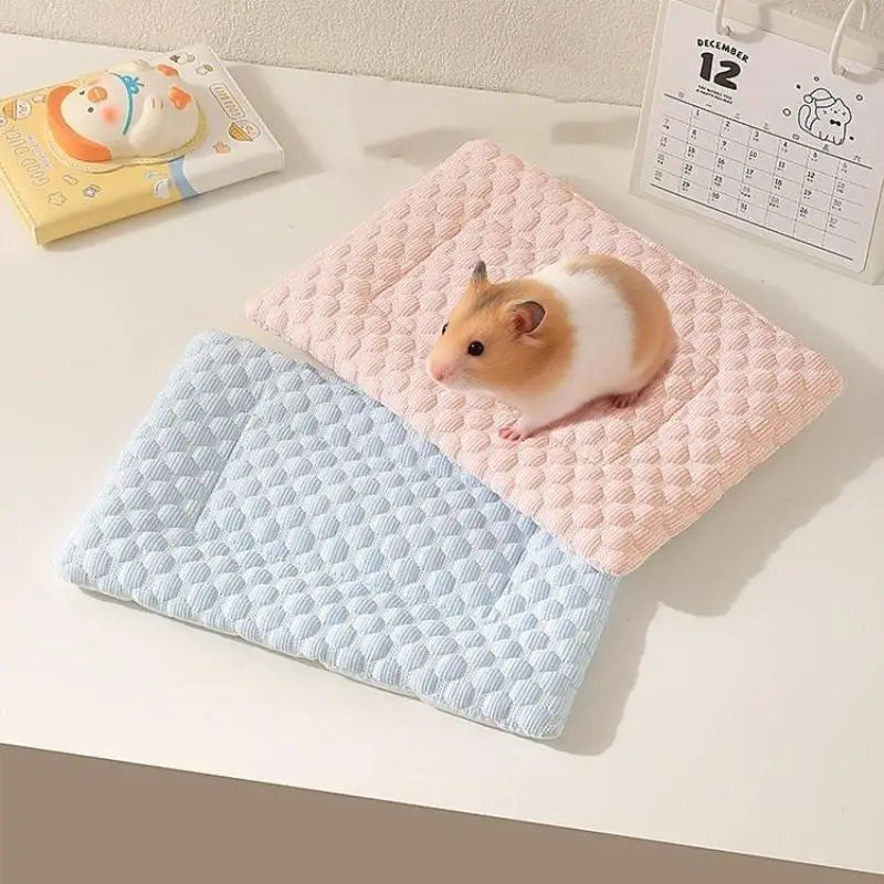 【S】Pet Ice Pad Cool Feeling Mat Breathable Non Slip Summer Dogs Cats Hamsters Small Pets Cool Down Heat Relief Sleeping Nest