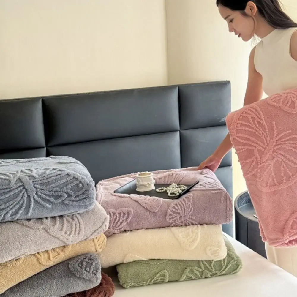 New Double Sided Cooling Blanket Skin-Friendly Cold Effect Conditioning Quilt 3D Butterfly Jacquard Breathable Cooler Quilt