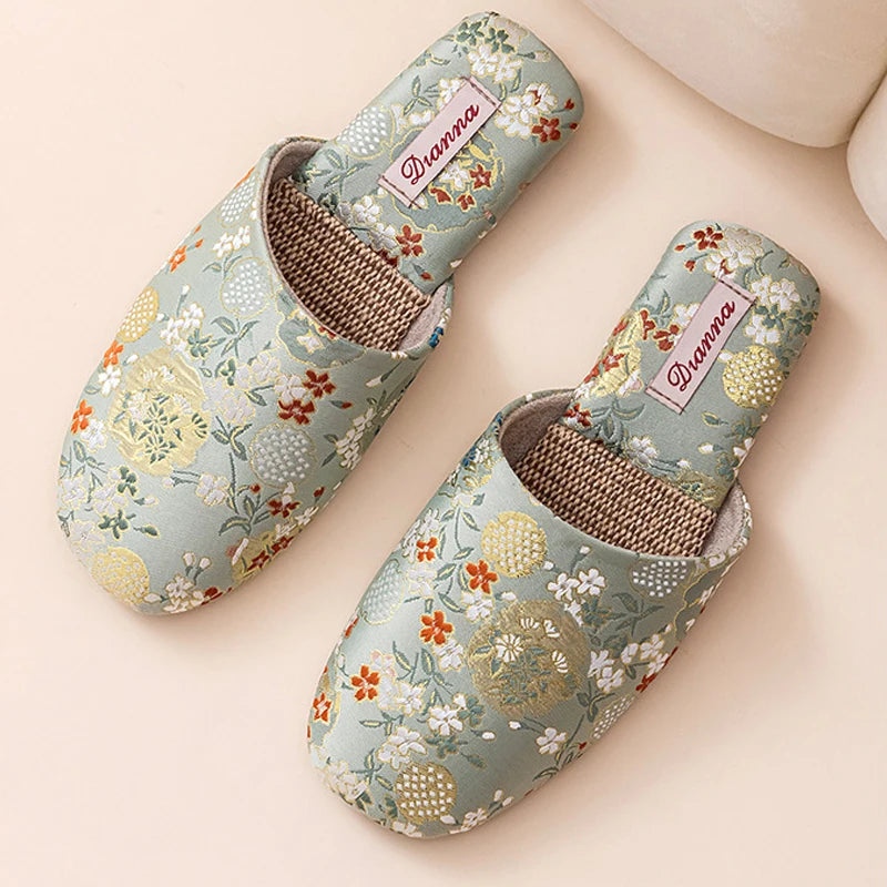 Fashion Embroidered Slippers Women's Home Indoor Shoes Anti-Slip Comfortable Breathable Slip-On Sandals Women Slippers New
